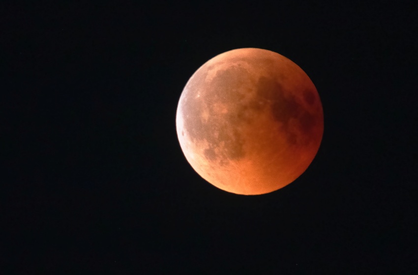 Conoce las claves para observar el último eclipse lunar de 2021
